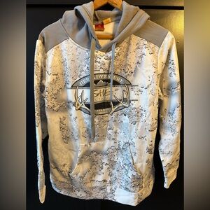 Women’s SHE hoodie tundra